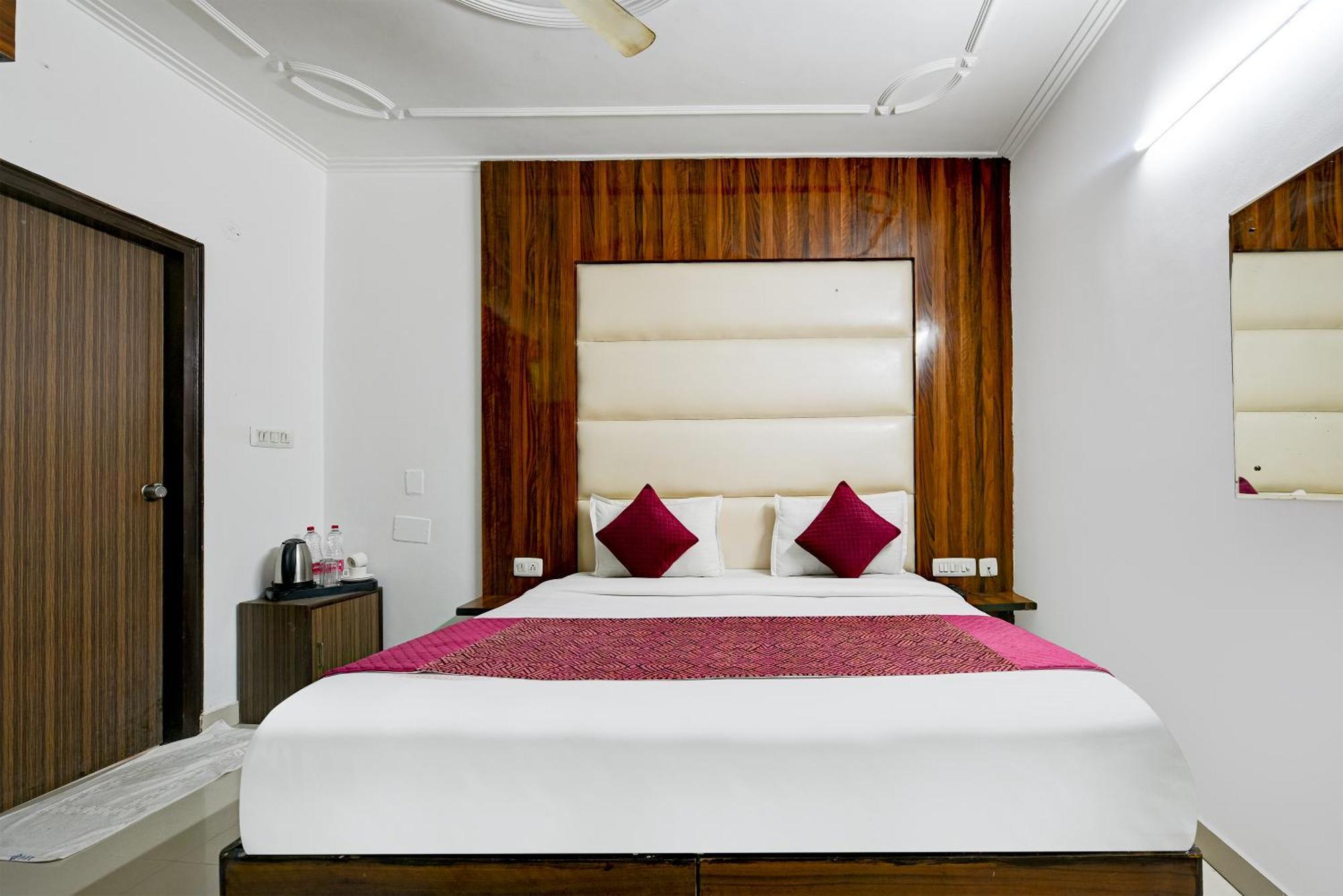 Airport Hotel Kiara - New Delhi Airport Eksteriør billede